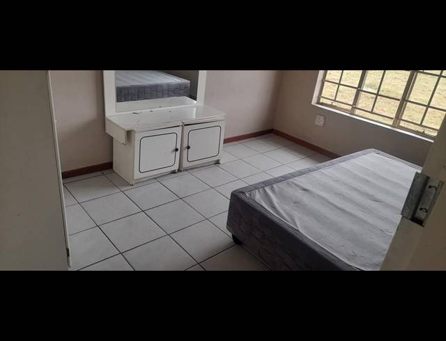 2 BEDROOM TOWNHOUSE FOR SALE IN PHILIP NEL PARK